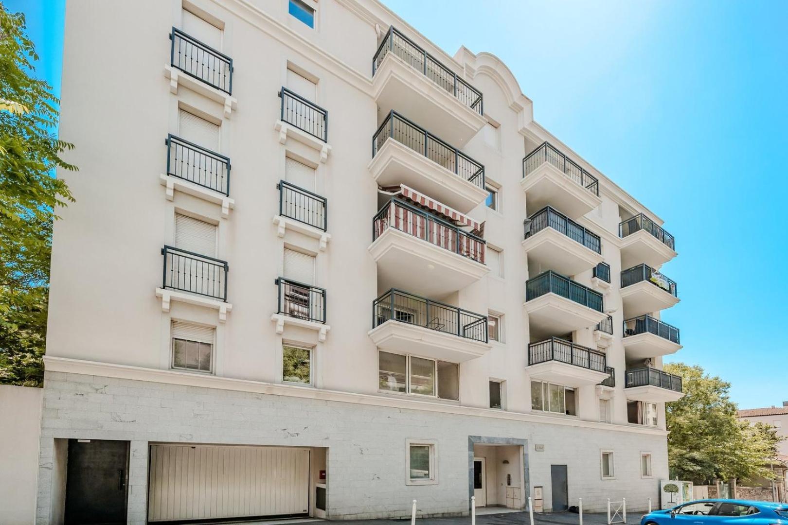 Le Neroli T2 Dernier Etage Avec Terrasse Et Garage Apartment Toulon Luaran gambar